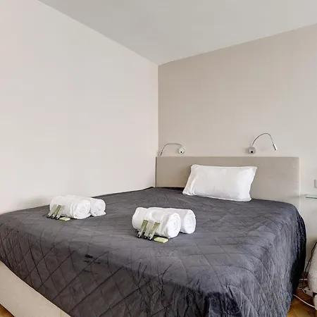 109-cozy Ternes Apartment *